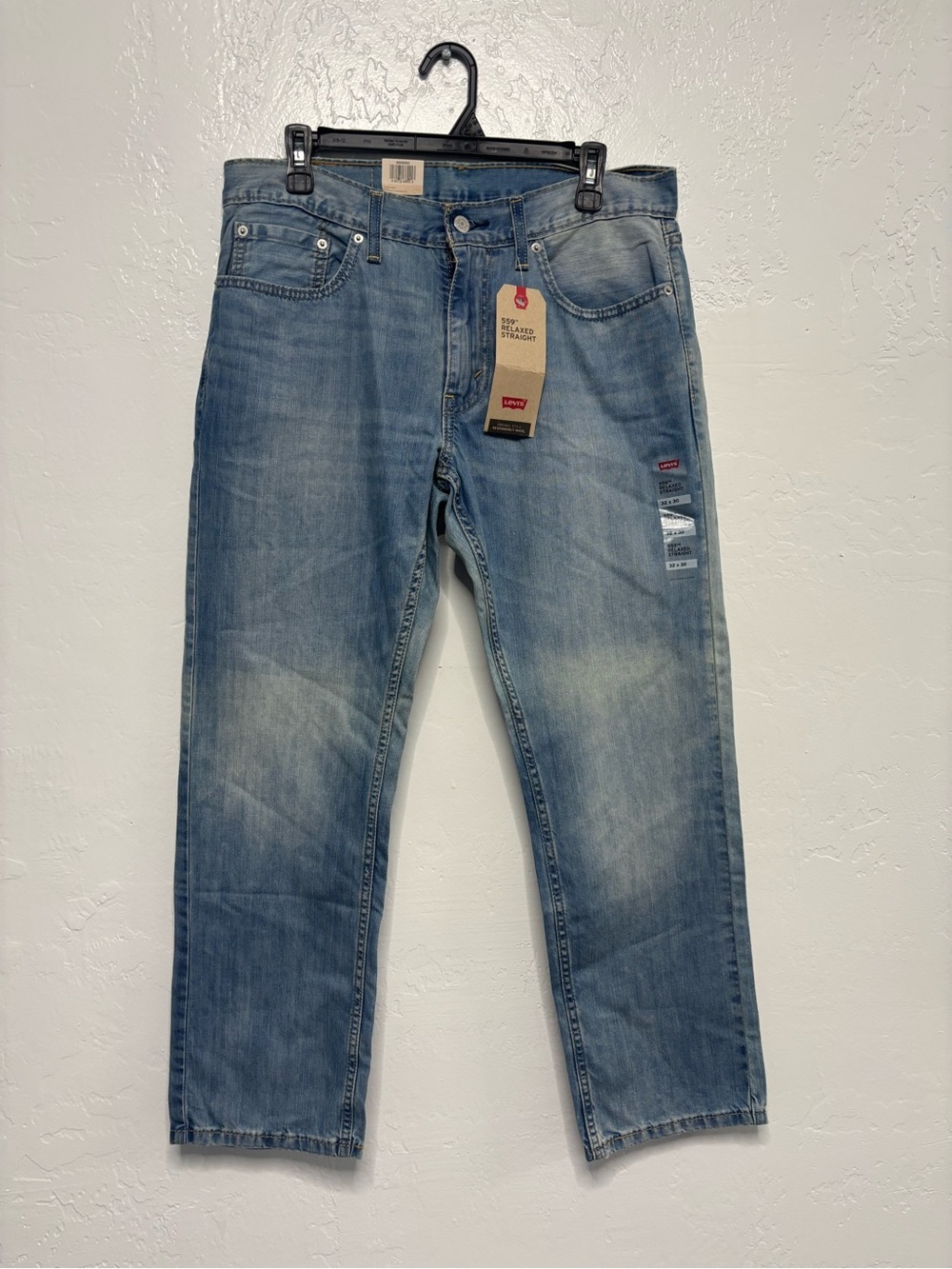 New with tags, men’s size 32x30 Levi’s jeans, #F1234